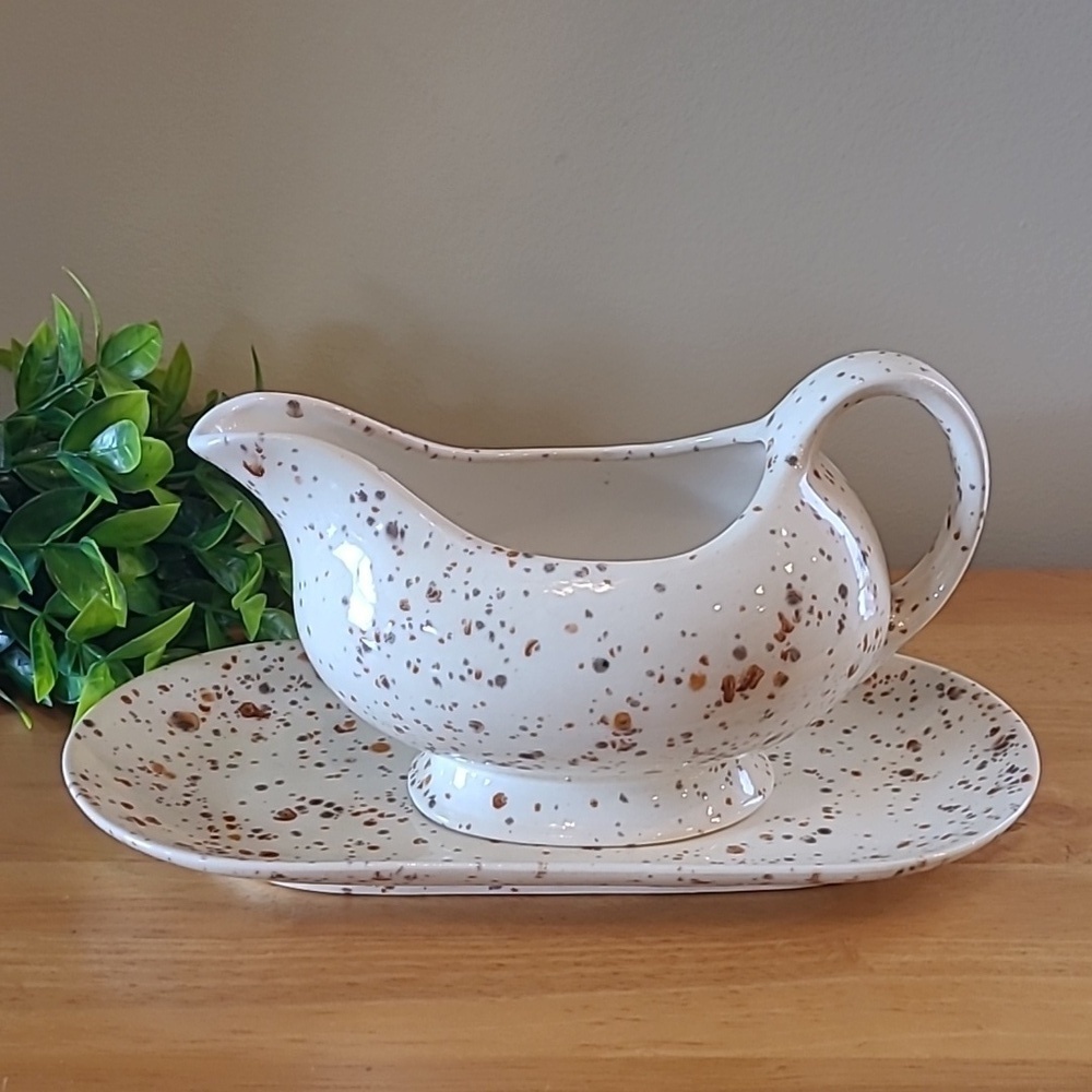 ARNELS Vintage MCM Handpainted Ceramic Gravy Boat and Matching Underplate